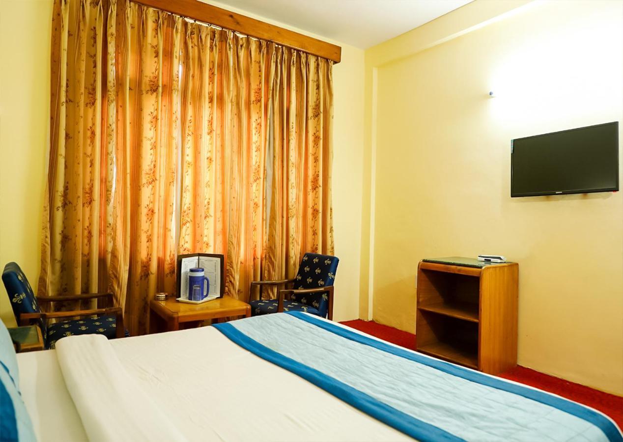 Hotel Nitesh Manāli Exteriör bild
